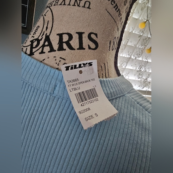 Tilly's Open Back Tee - Picture 4 of 4